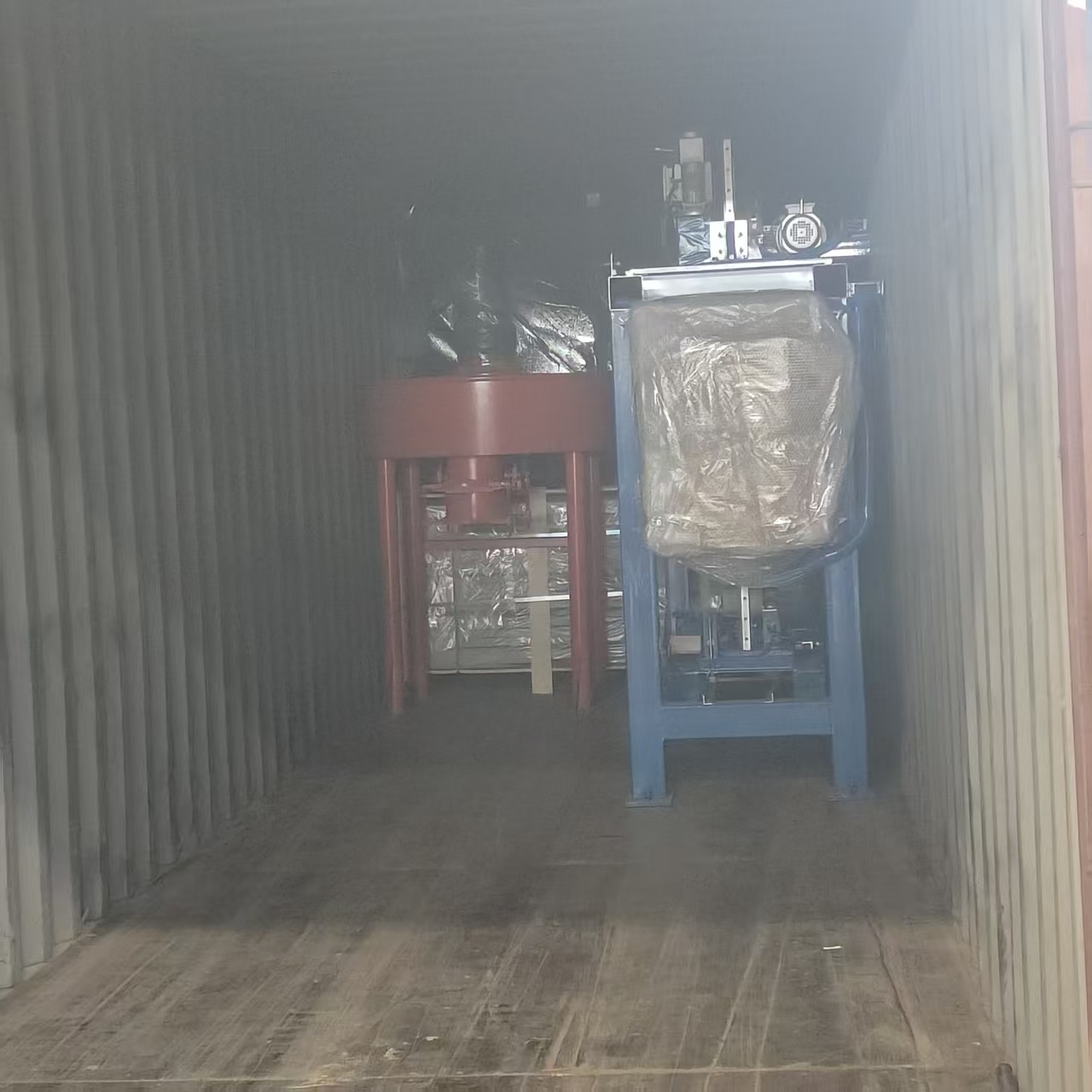 Zhengzhou Xinlong Machinery: A Leading Colored Tile Automatic Spraying Equipment Company